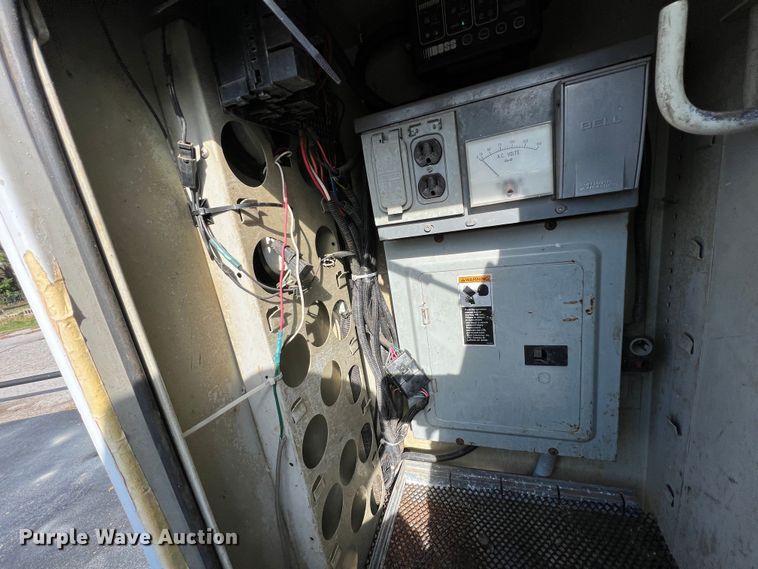 image for item KF9736 2005 Chevrolet C7500  utility / service truck