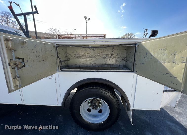 image for item KF9736 2005 Chevrolet C7500  utility / service truck