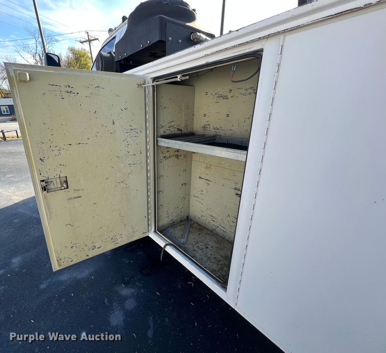 image for item KF9736 2005 Chevrolet C7500  utility / service truck