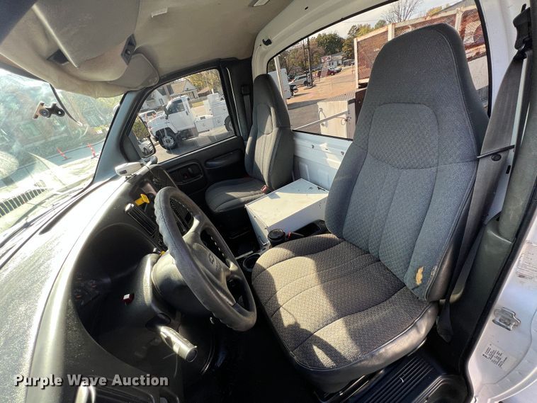 image for item KF9736 2005 Chevrolet C7500  utility / service truck