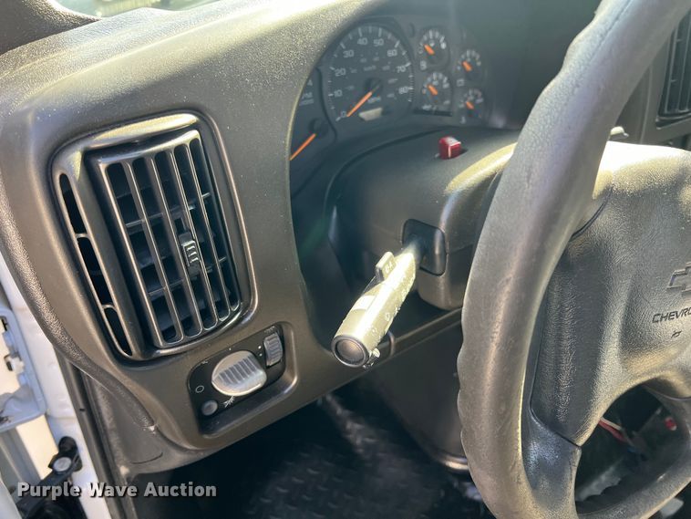 image for item KF9736 2005 Chevrolet C7500  utility / service truck