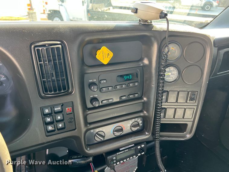 image for item KF9736 2005 Chevrolet C7500  utility / service truck