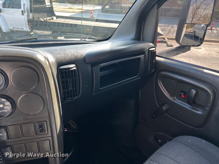 image for item KF9736 2005 Chevrolet C7500  utility / service truck