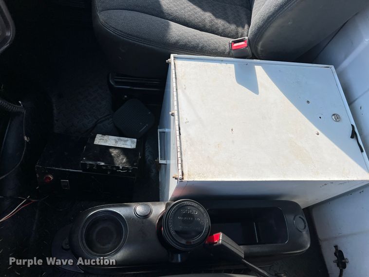 image for item KF9736 2005 Chevrolet C7500  utility / service truck