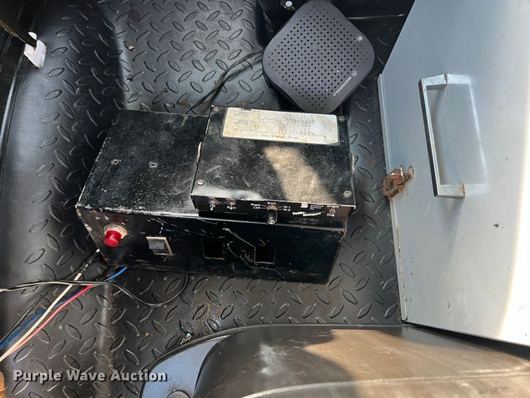 image for item KF9736 2005 Chevrolet C7500  utility / service truck