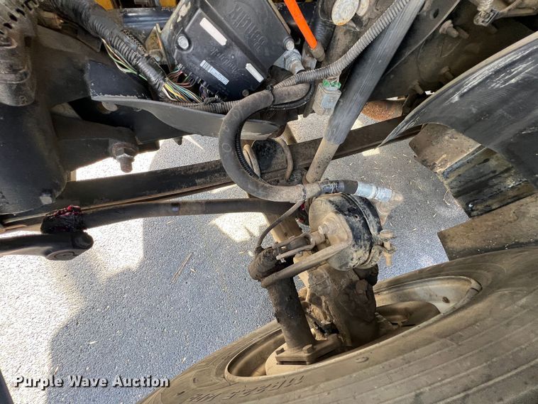 image for item KF9736 2005 Chevrolet C7500  utility / service truck