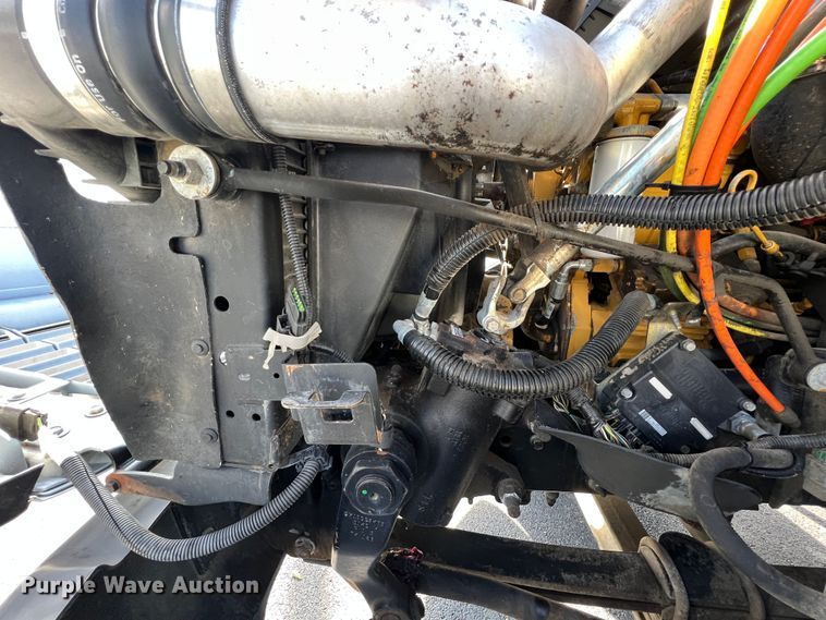 image for item KF9736 2005 Chevrolet C7500  utility / service truck