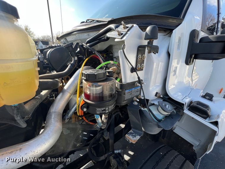 image for item KF9736 2005 Chevrolet C7500  utility / service truck