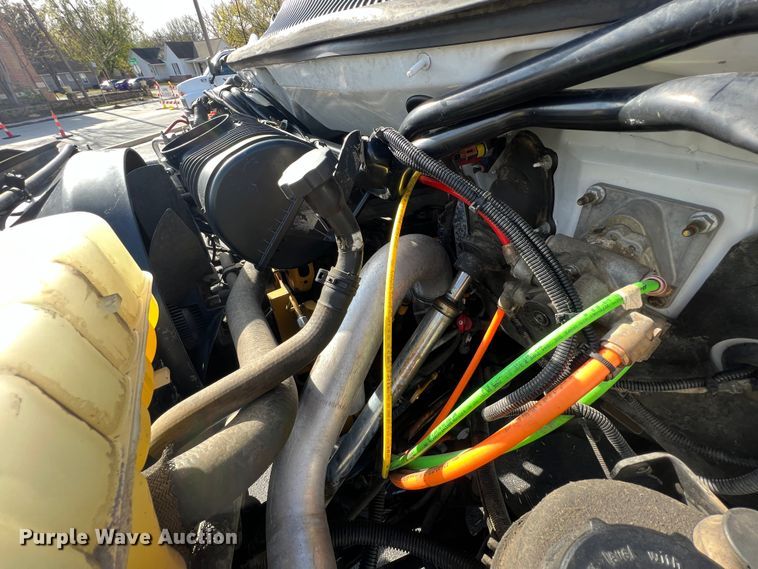 image for item KF9736 2005 Chevrolet C7500  utility / service truck