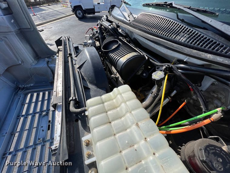 image for item KF9736 2005 Chevrolet C7500  utility / service truck