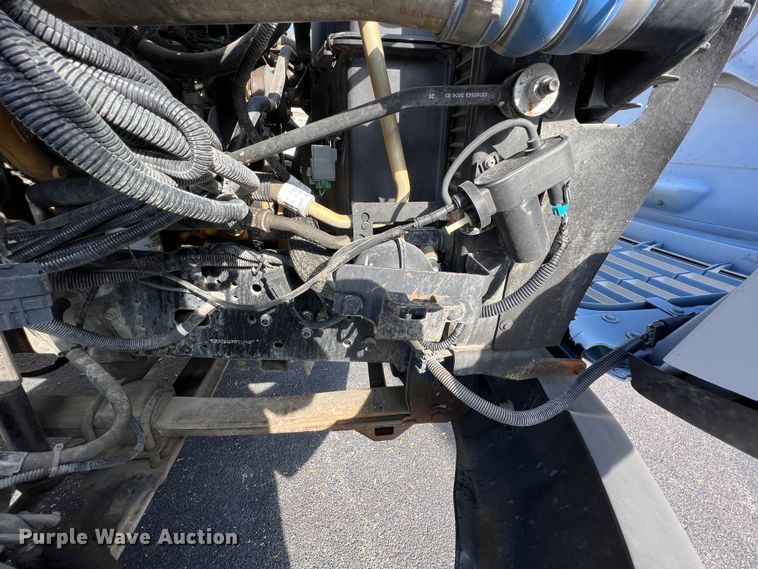 image for item KF9736 2005 Chevrolet C7500  utility / service truck