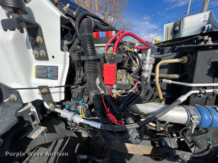 image for item KF9736 2005 Chevrolet C7500  utility / service truck