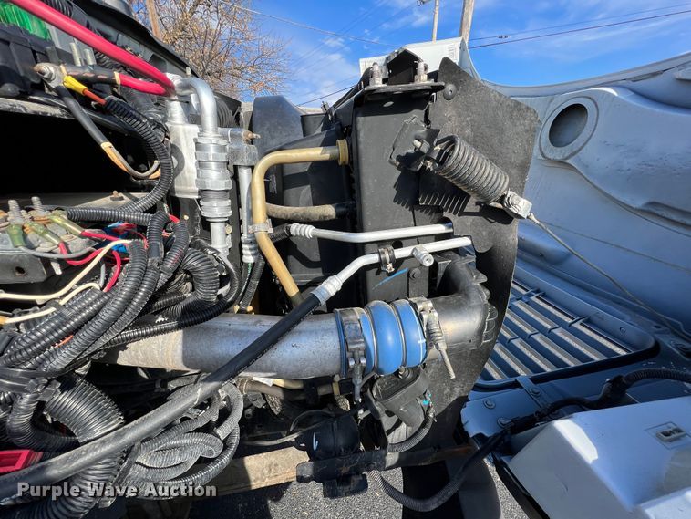 image for item KF9736 2005 Chevrolet C7500  utility / service truck