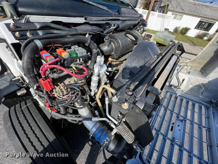 image for item KF9736 2005 Chevrolet C7500  utility / service truck