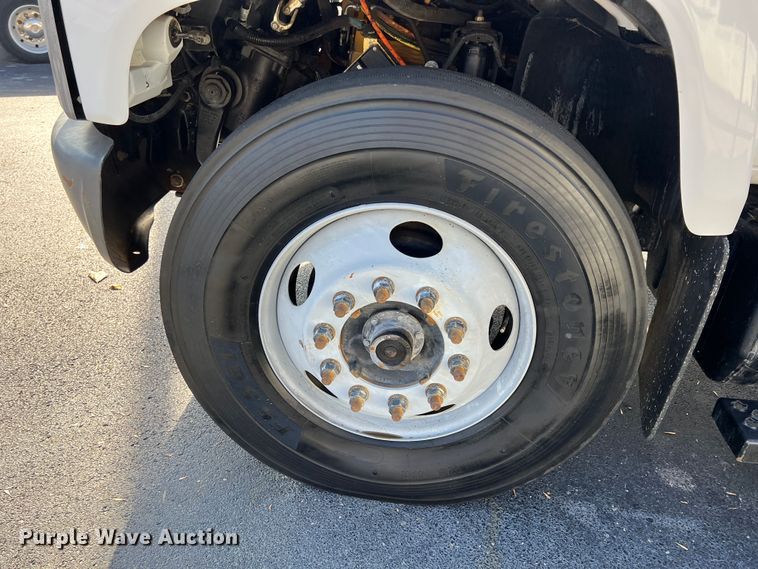 image for item KF9736 2005 Chevrolet C7500  utility / service truck