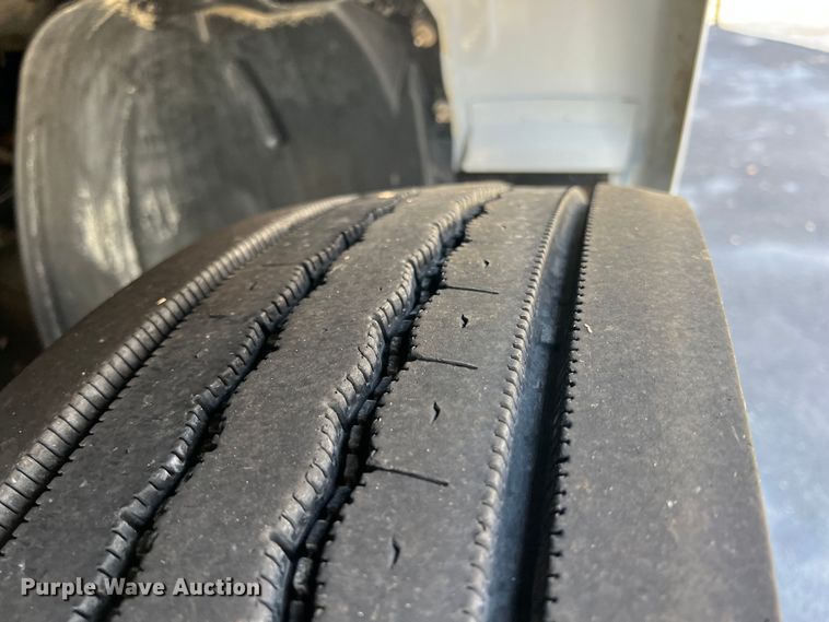 image for item KF9736 2005 Chevrolet C7500  utility / service truck