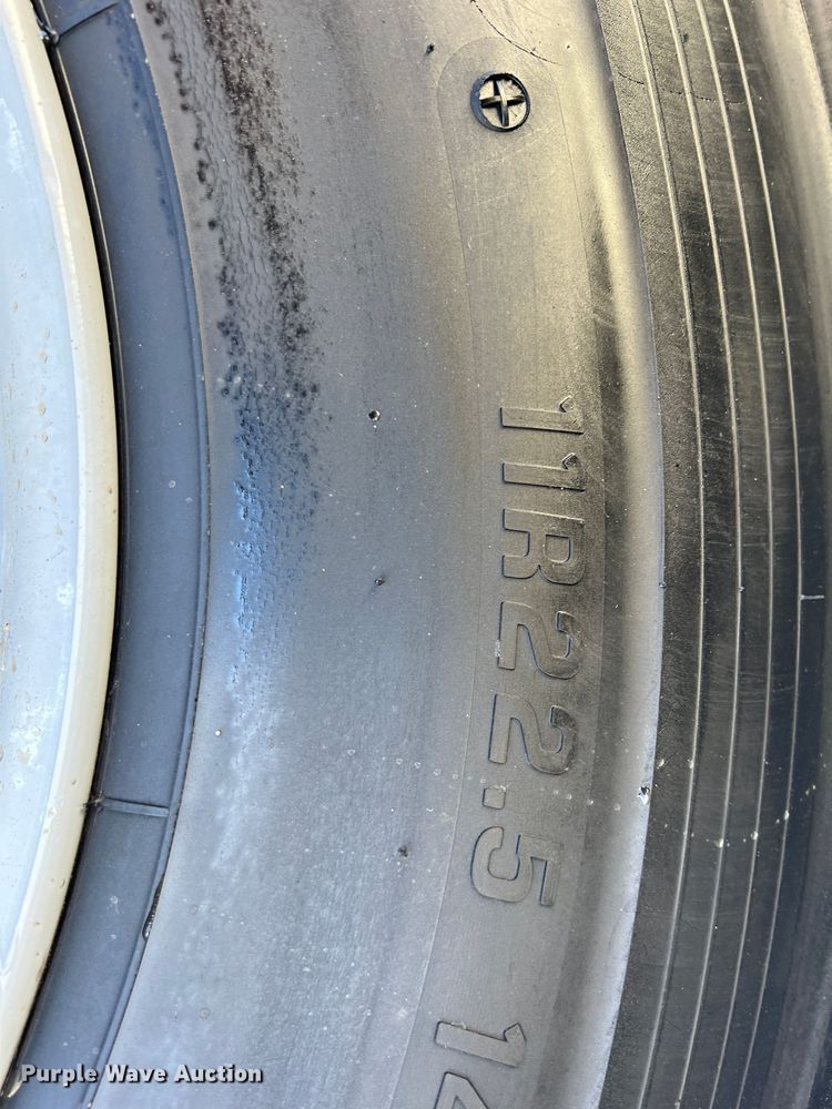 image for item KF9736 2005 Chevrolet C7500  utility / service truck