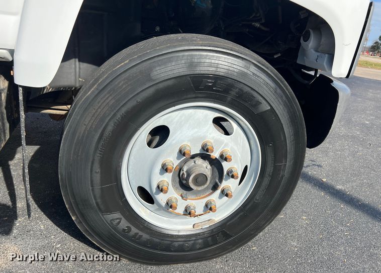 image for item KF9736 2005 Chevrolet C7500  utility / service truck