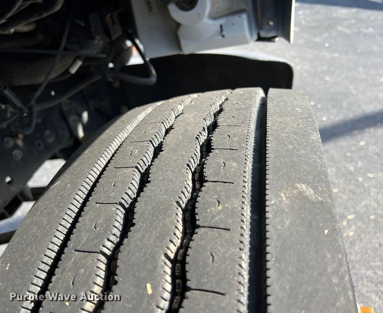 image for item KF9736 2005 Chevrolet C7500  utility / service truck