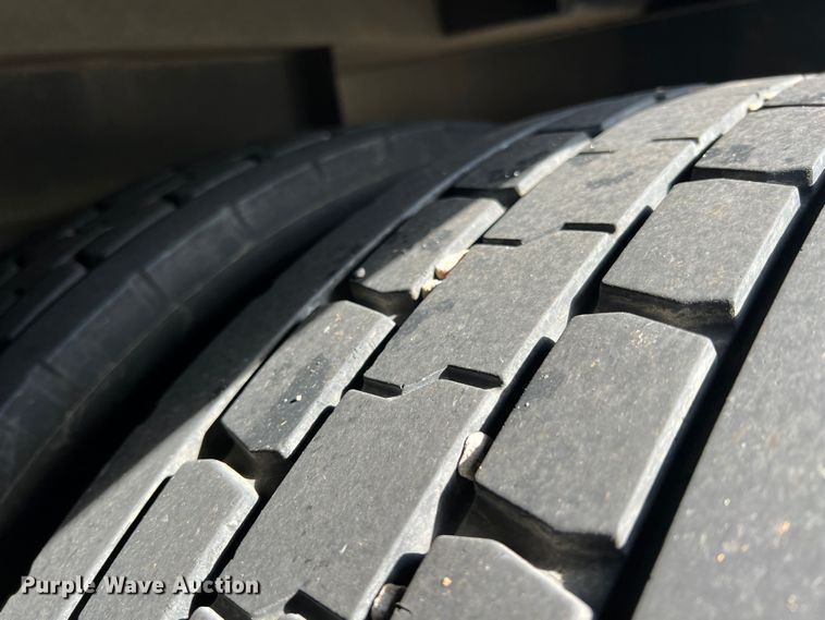 image for item KF9736 2005 Chevrolet C7500  utility / service truck