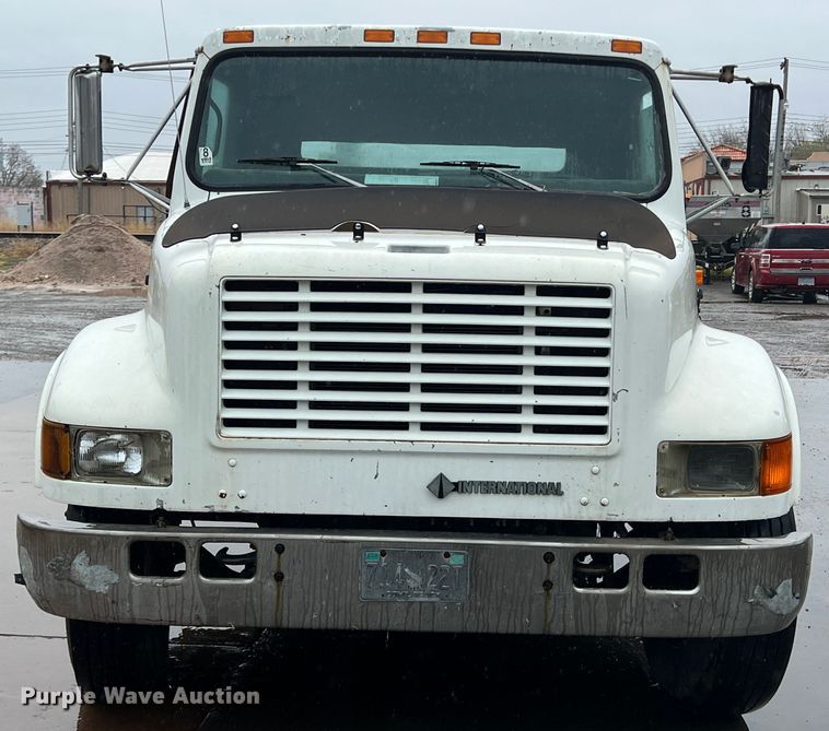 image for item KF9778 1992 International 4700 flatbed truck