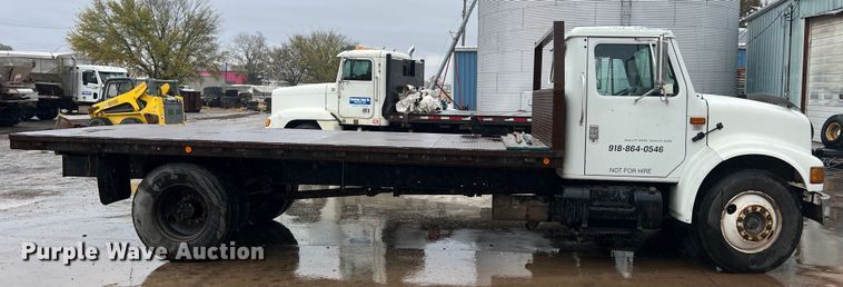 image for item KF9778 1992 International 4700 flatbed truck