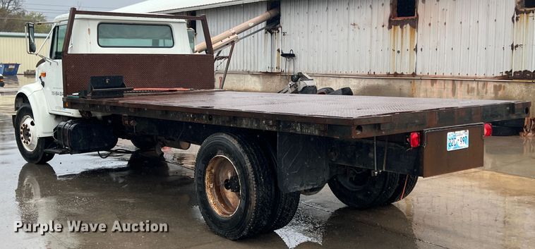 image for item KF9778 1992 International 4700 flatbed truck
