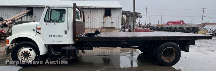 image for item KF9778 1992 International 4700 flatbed truck