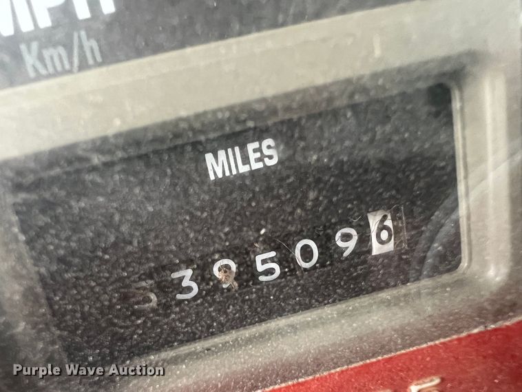 image for item KF9778 1992 International 4700 flatbed truck