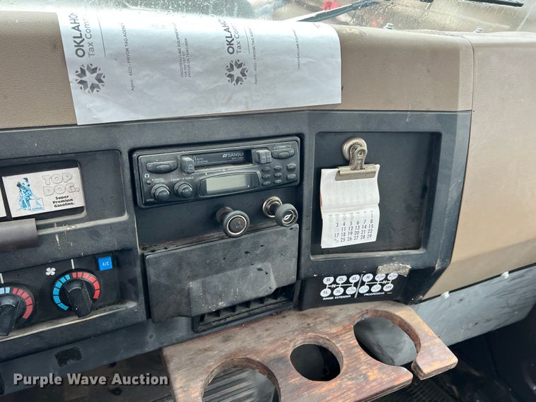 image for item KF9778 1992 International 4700 flatbed truck