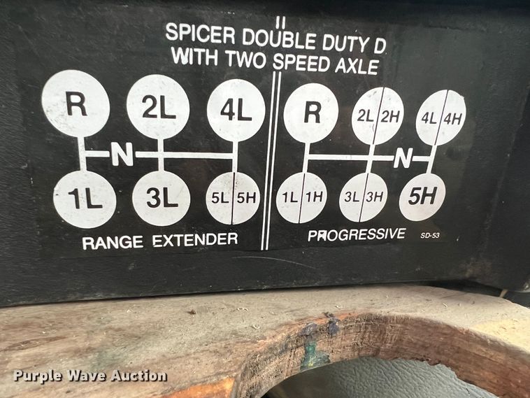 image for item KF9778 1992 International 4700 flatbed truck