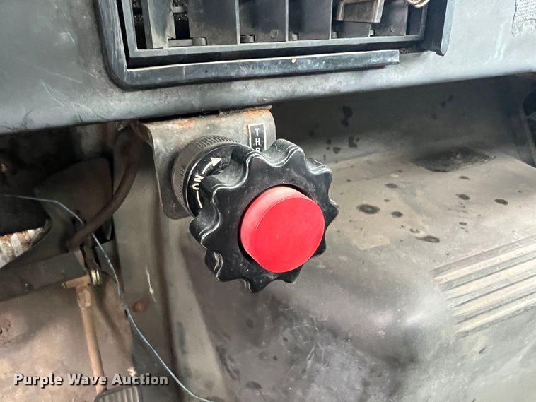 image for item KF9778 1992 International 4700 flatbed truck