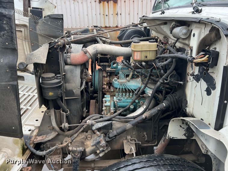 image for item KF9778 1992 International 4700 flatbed truck