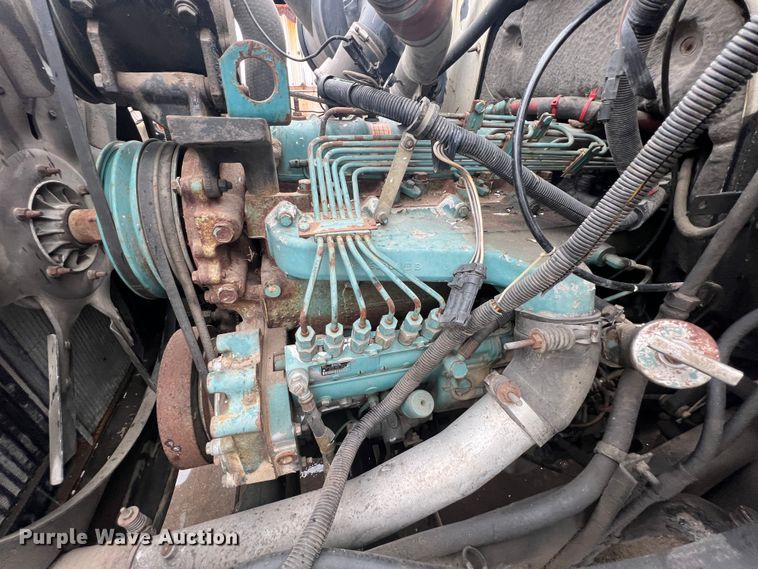 image for item KF9778 1992 International 4700 flatbed truck