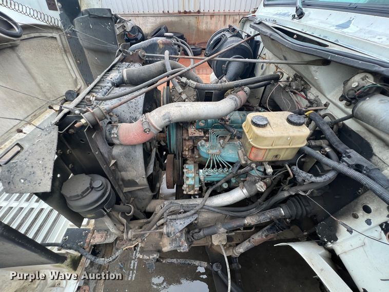 image for item KF9778 1992 International 4700 flatbed truck