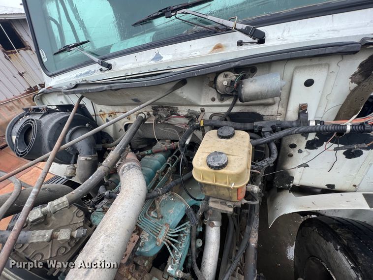 image for item KF9778 1992 International 4700 flatbed truck