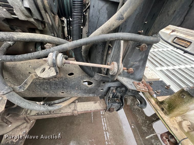 image for item KF9778 1992 International 4700 flatbed truck