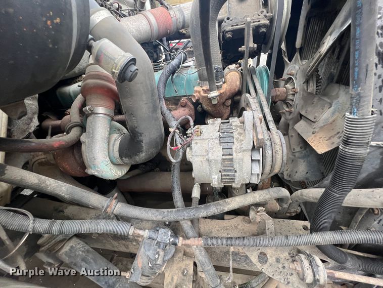 image for item KF9778 1992 International 4700 flatbed truck