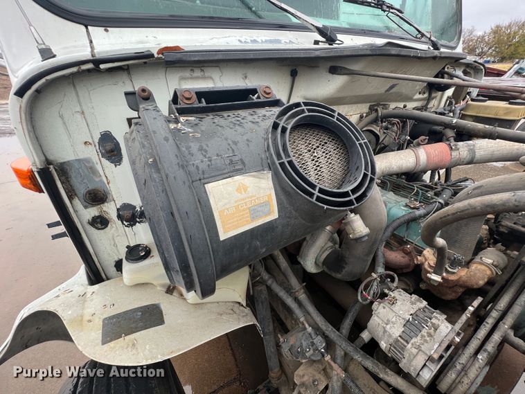 image for item KF9778 1992 International 4700 flatbed truck