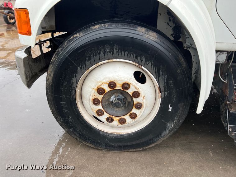 image for item KF9778 1992 International 4700 flatbed truck