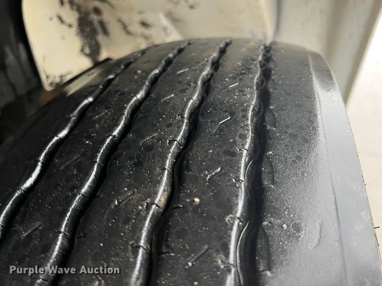 image for item KF9778 1992 International 4700 flatbed truck