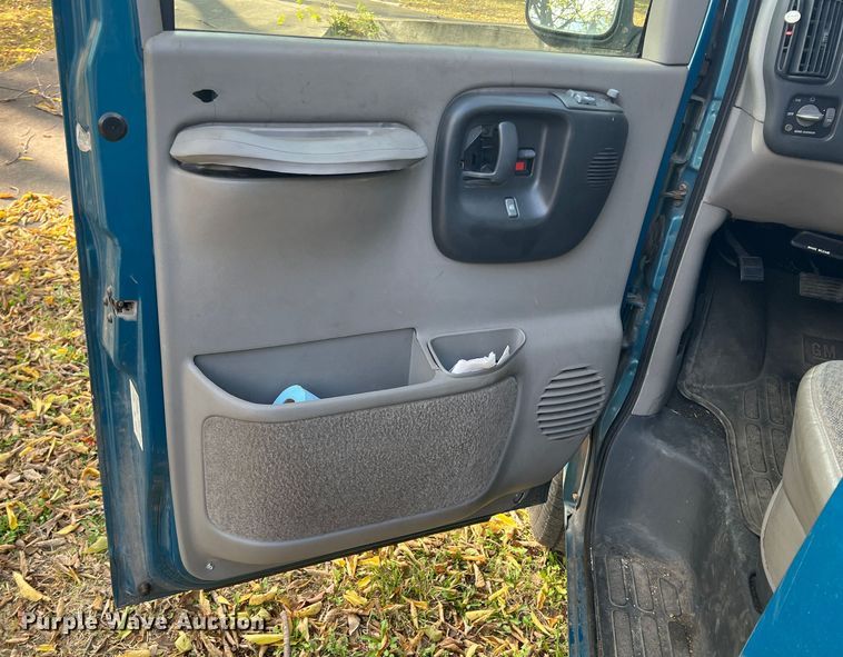 image for item KF9799 1998 Chevrolet Express G3500  van