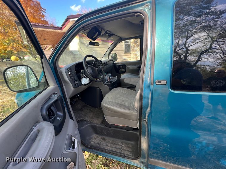 image for item KF9799 1998 Chevrolet Express G3500  van