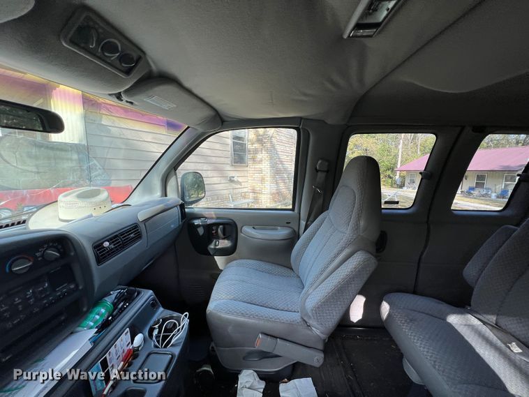 image for item KF9799 1998 Chevrolet Express G3500  van