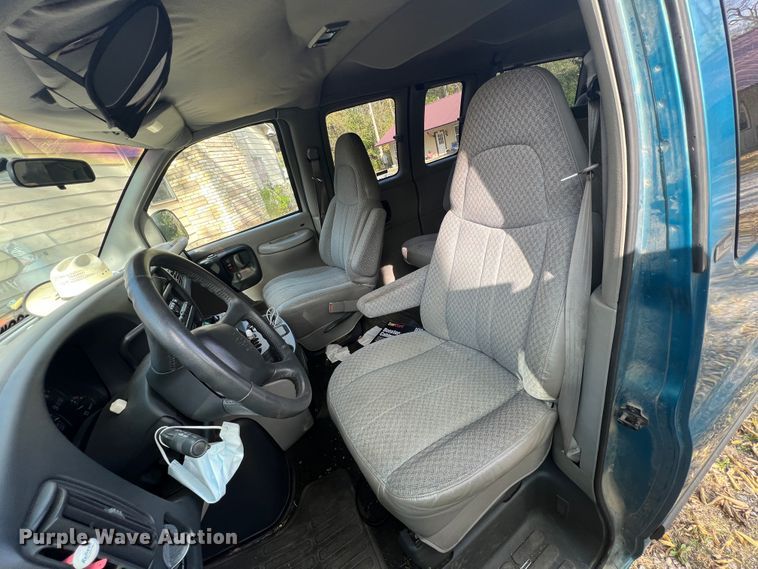 image for item KF9799 1998 Chevrolet Express G3500  van