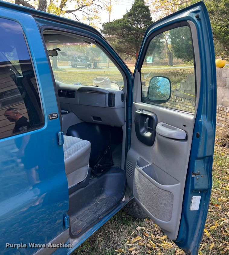 image for item KF9799 1998 Chevrolet Express G3500  van