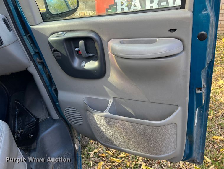 image for item KF9799 1998 Chevrolet Express G3500  van