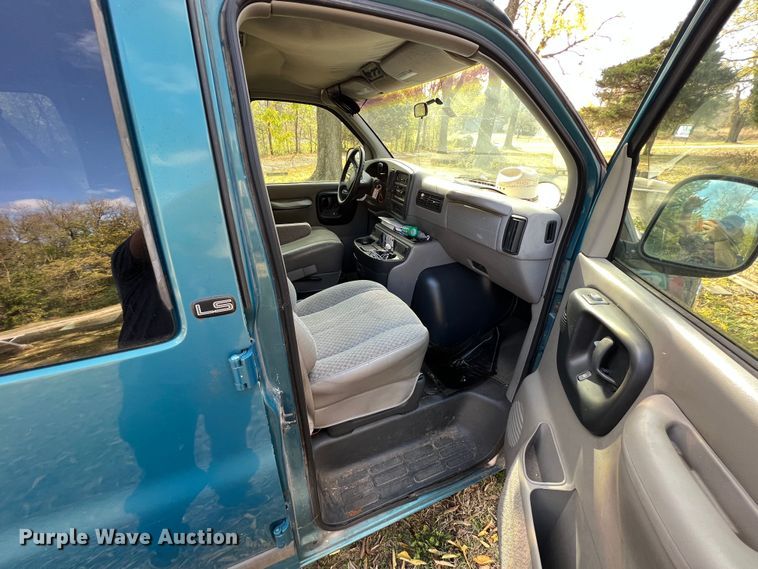 image for item KF9799 1998 Chevrolet Express G3500  van
