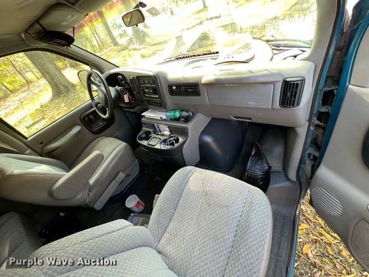 image for item KF9799 1998 Chevrolet Express G3500  van
