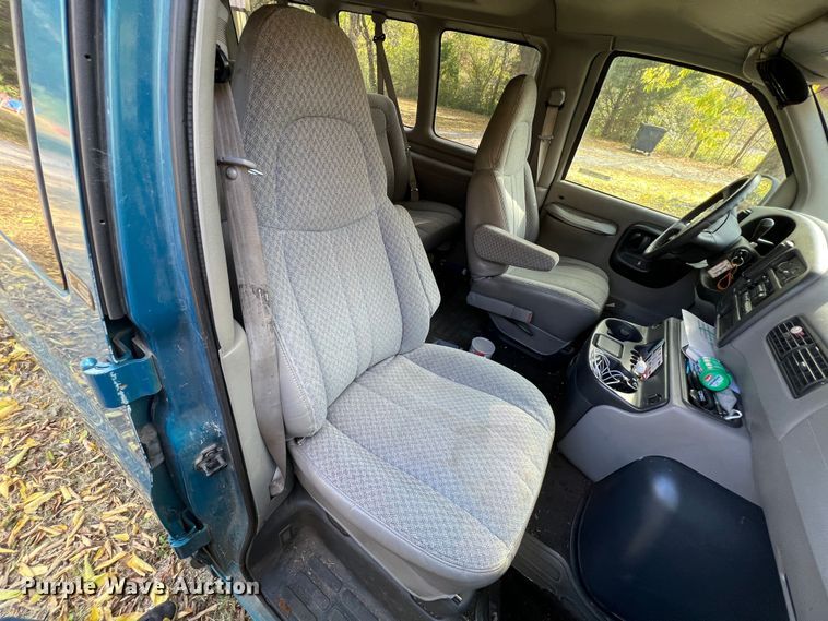 image for item KF9799 1998 Chevrolet Express G3500  van